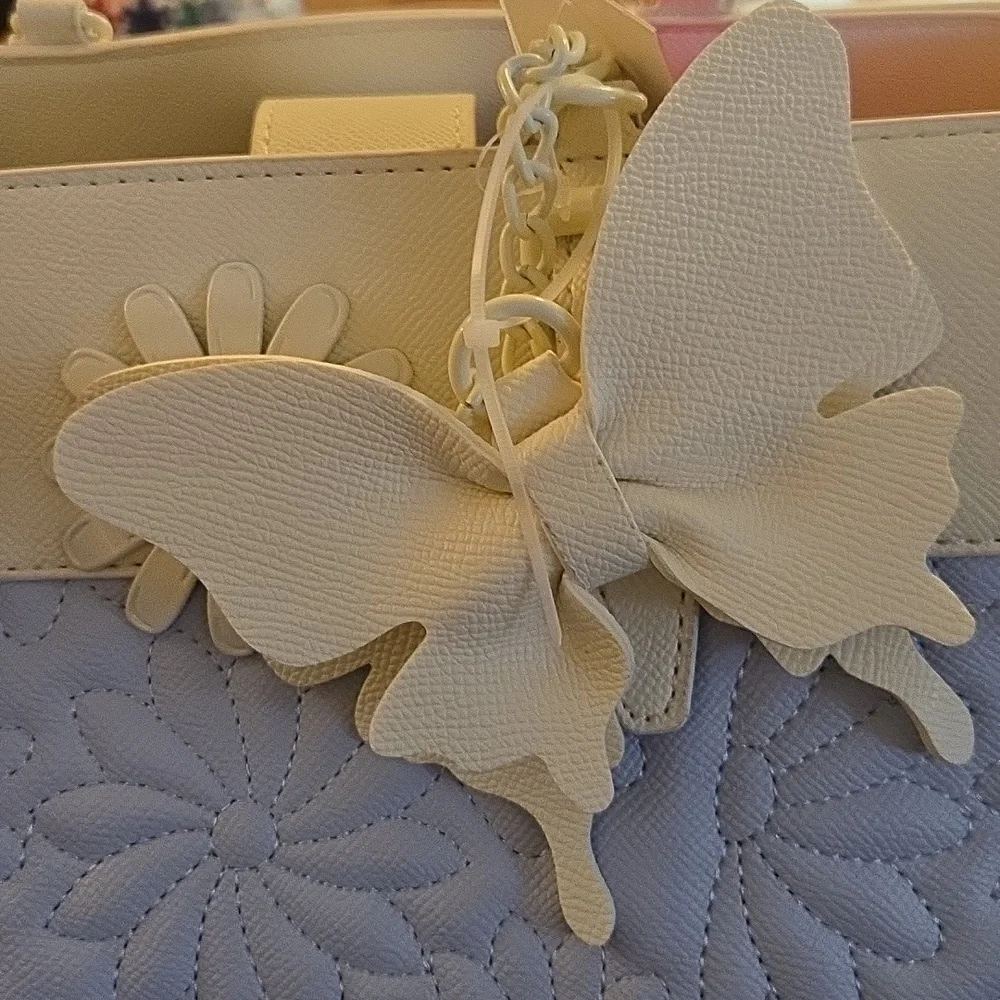 Betsey Johnson Blue Flower Tote - NWT - Picture 2 of 9